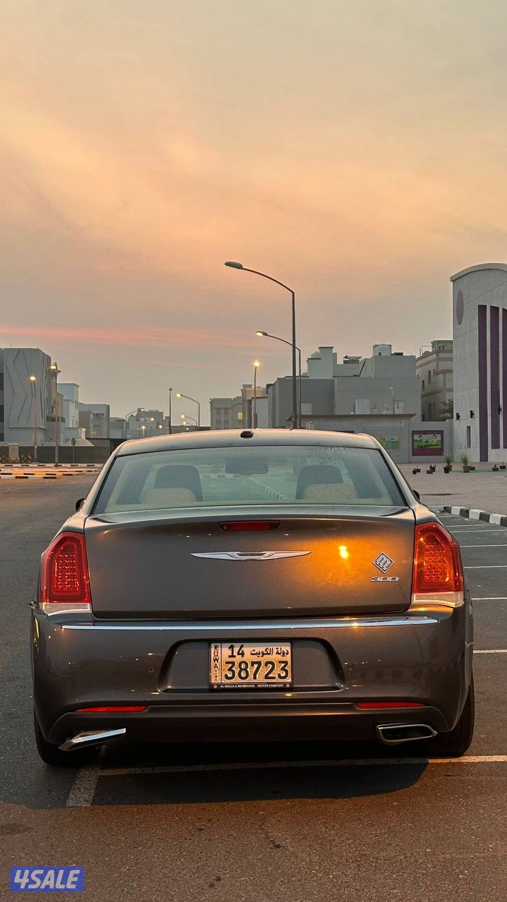 للبيع كرايزلر c 300 موديل 20155