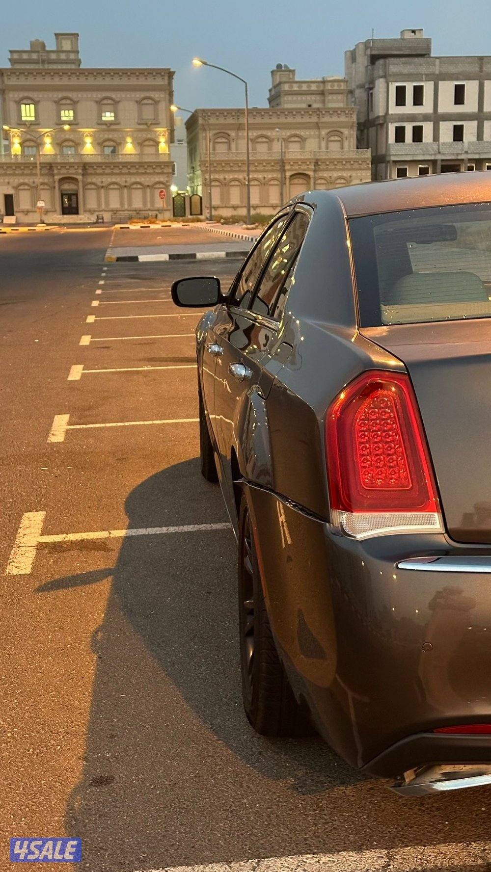 للبيع كرايزلر c 300 موديل 20151