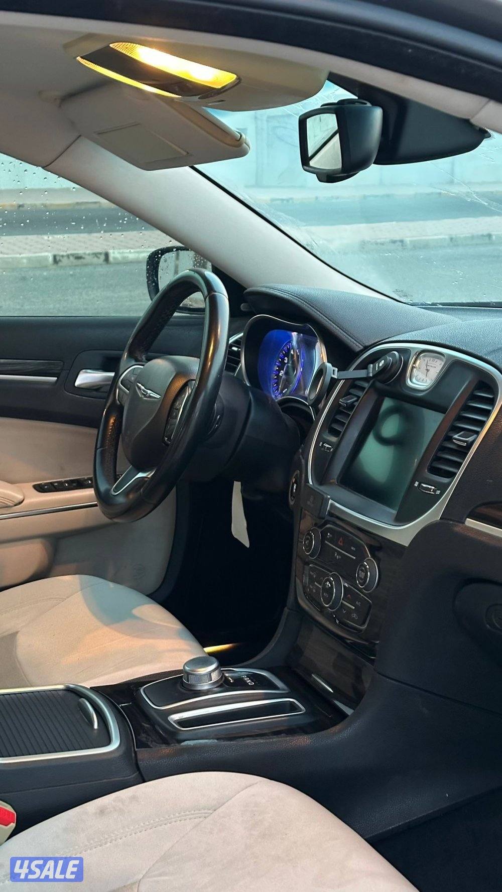 للبيع كرايزلر c 300 موديل 20152