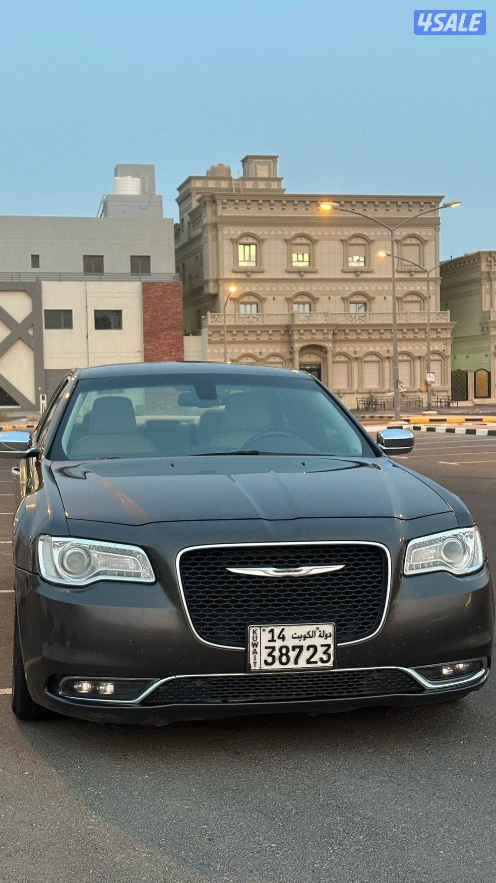 للبيع كرايزلر c 300 موديل 20153