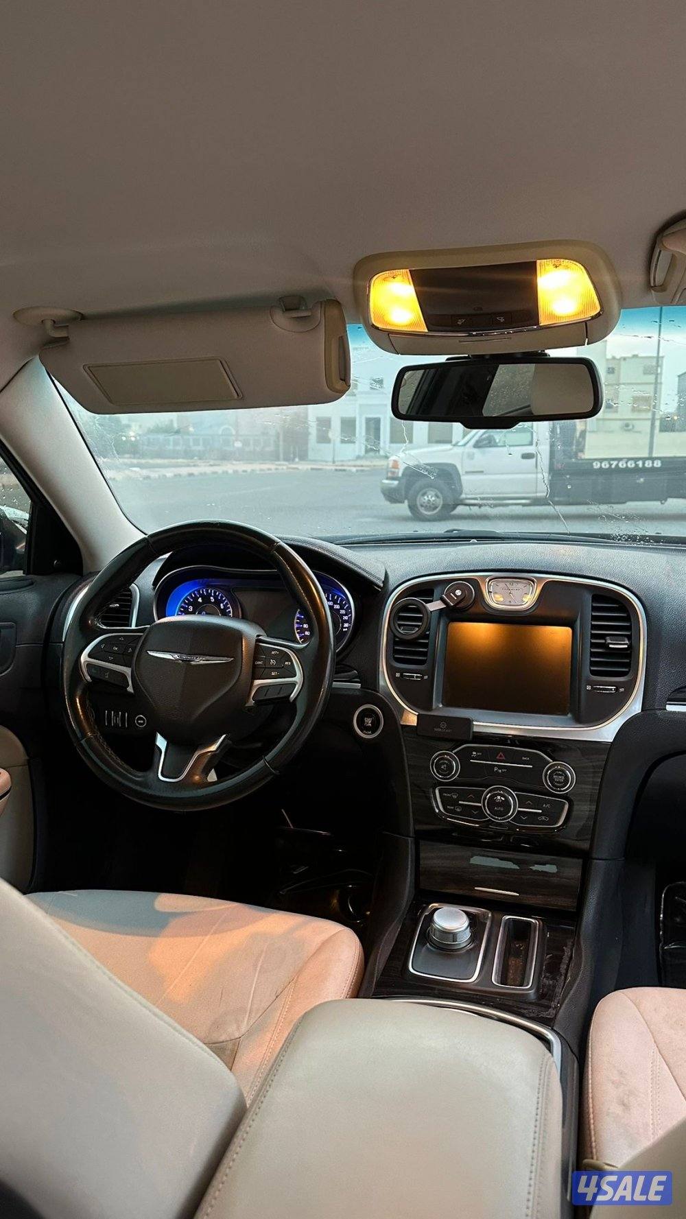 للبيع كرايزلر c 300 موديل 20154