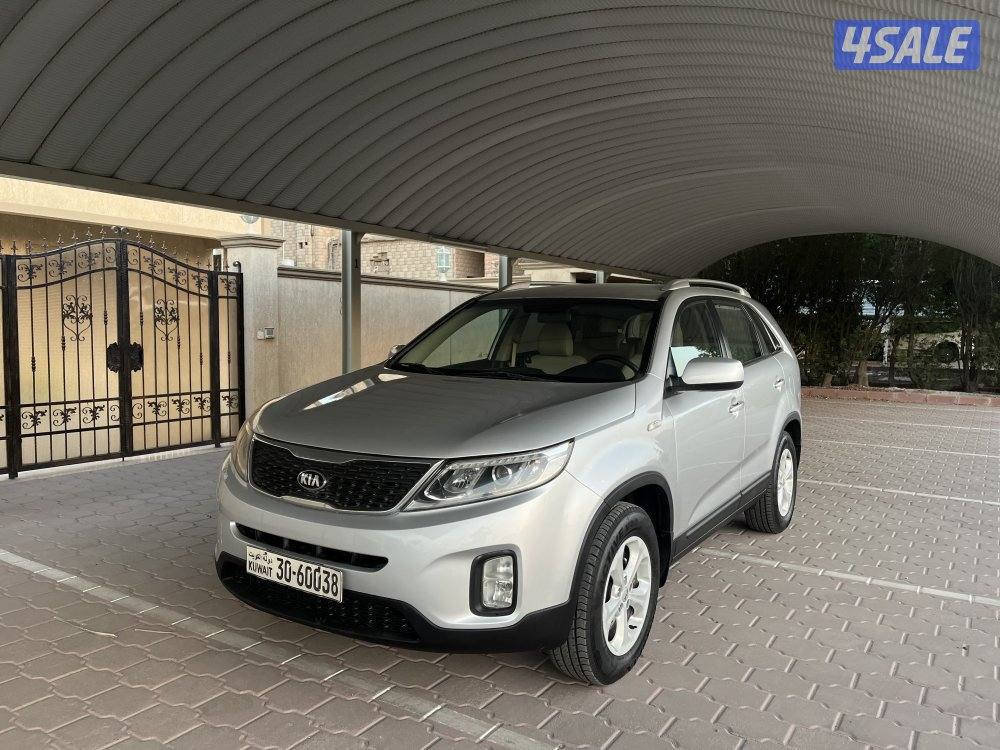 كيا سورينتو2015 4 سلندر بحالة ممتازة0
