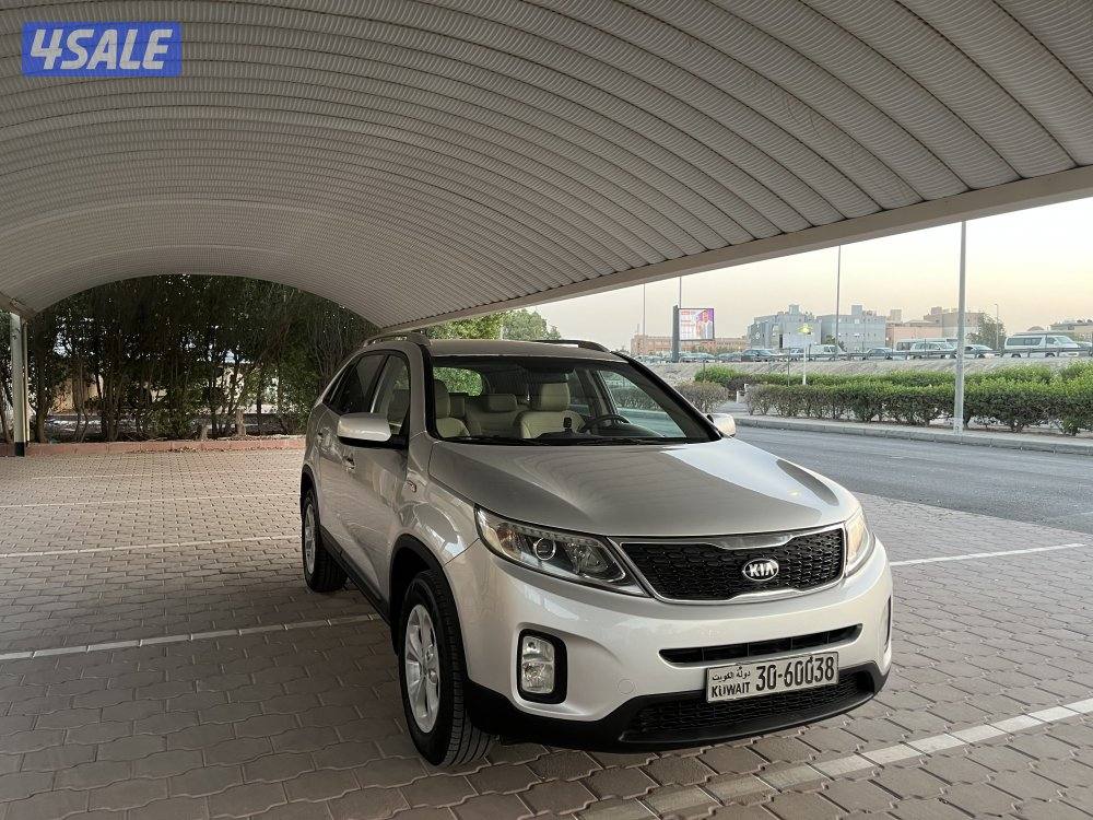 كيا سورينتو2015 4 سلندر بحالة ممتازة2