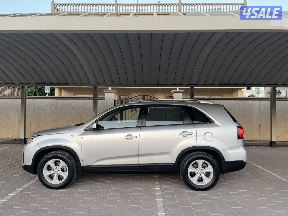 كيا سورينتو2015 4 سلندر بحالة ممتازة4