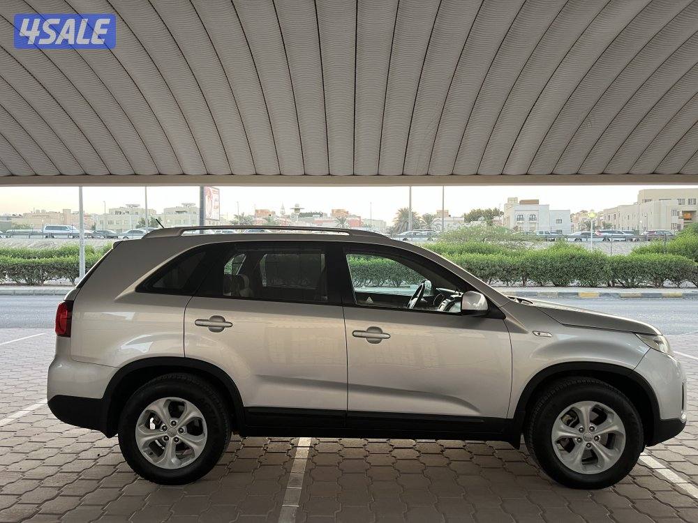 كيا سورينتو2015 4 سلندر بحالة ممتازة5