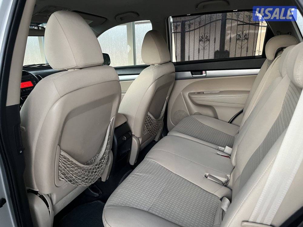 كيا سورينتو2015 4 سلندر بحالة ممتازة6