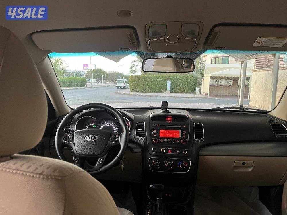 كيا سورينتو2015 4 سلندر بحالة ممتازة7