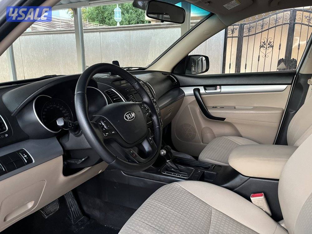 كيا سورينتو2015 4 سلندر بحالة ممتازة8