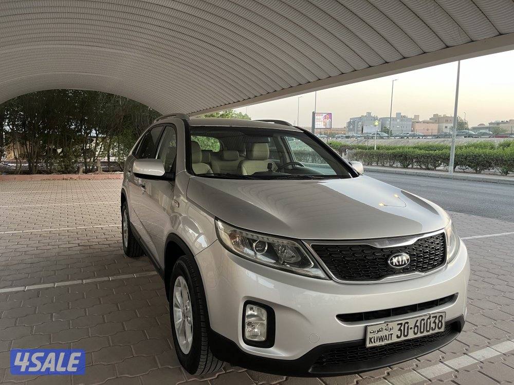 كيا سورينتو2015 4 سلندر بحالة ممتازة10