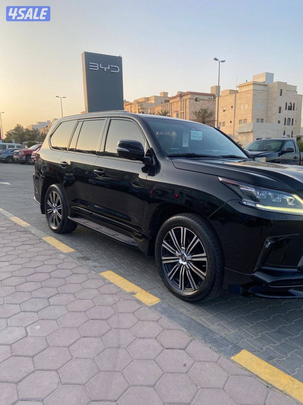 للبيع جيب لكزز موديل ٢٠١٨ ماشي ٢٢٣ شرط الفحص قير مكينه شاص البدي قطعه8