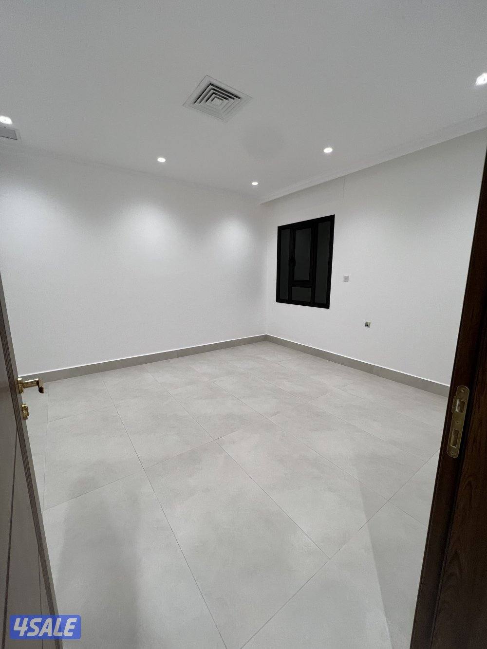 للإيجار فيلا دورين ارضي وشقتين0