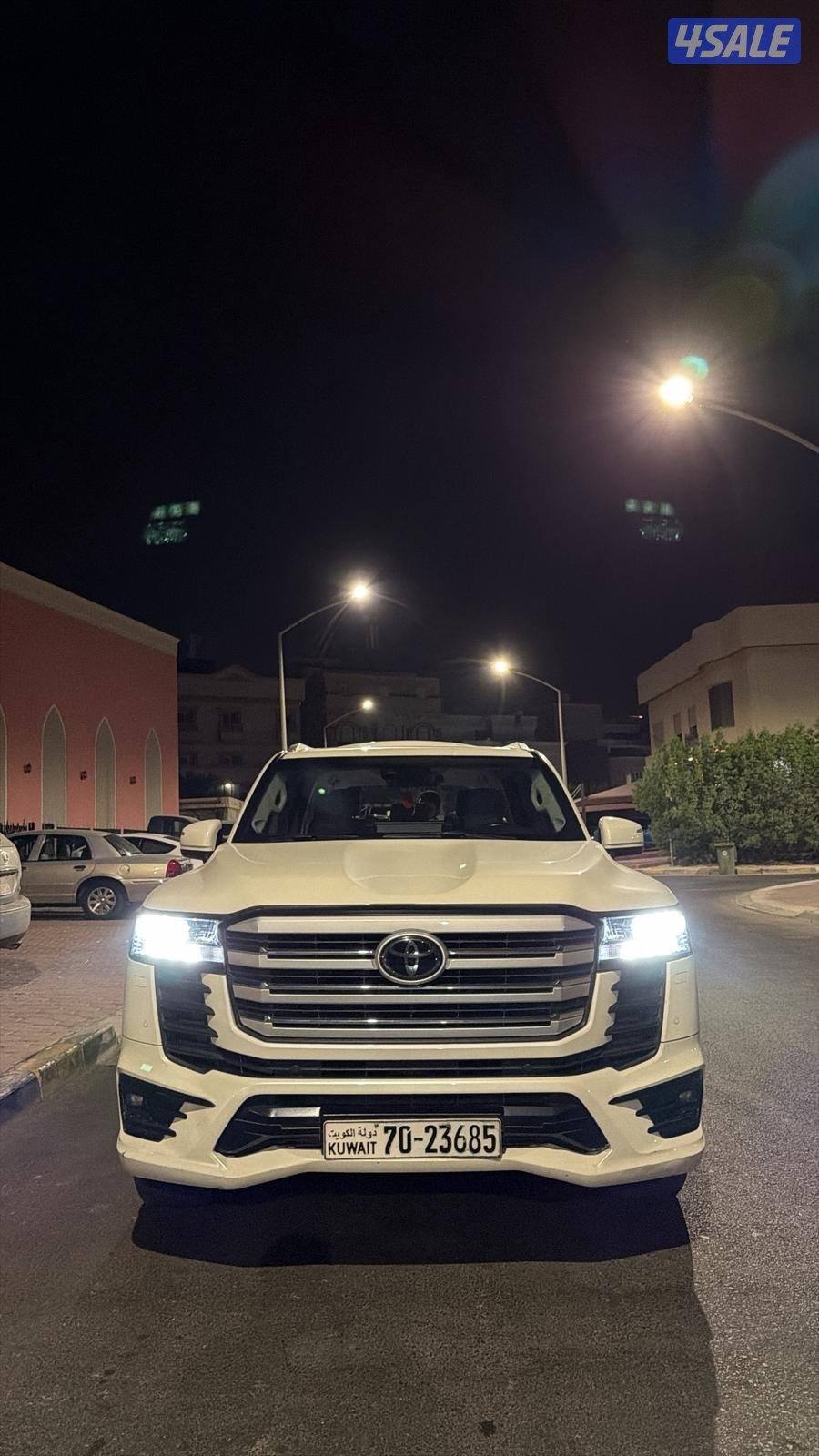 للبيع لاند تون تيربو 2023 عداد 158 كامل  تأمين شامل ينتهي شهر 7 /20260