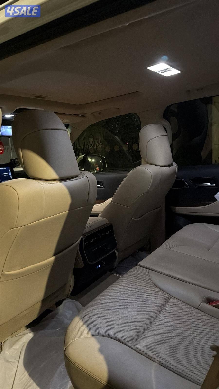 للبيع لاند تون تيربو 2023 عداد 158 كامل  تأمين شامل ينتهي شهر 7 /20262