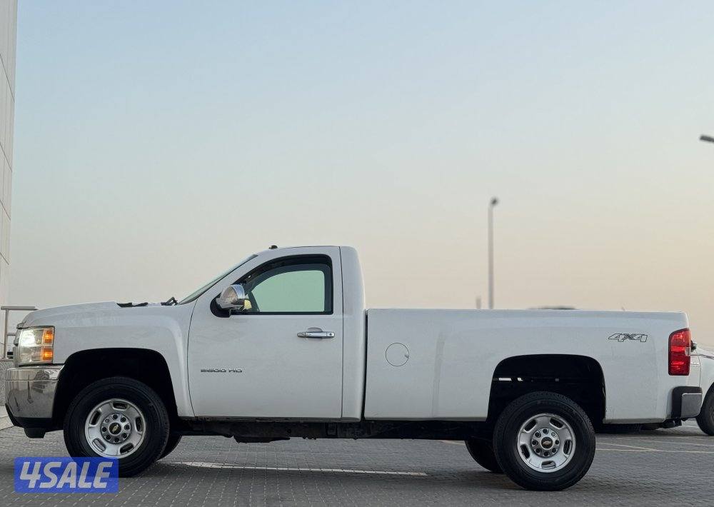 للبيع وانيت سلفرادو HD موديل 20111