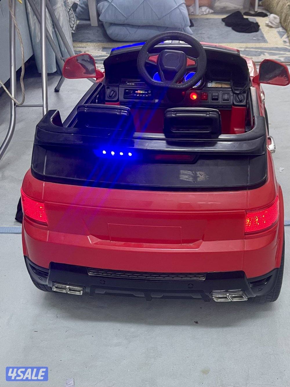 سيارة كهربائية مع ريموت0