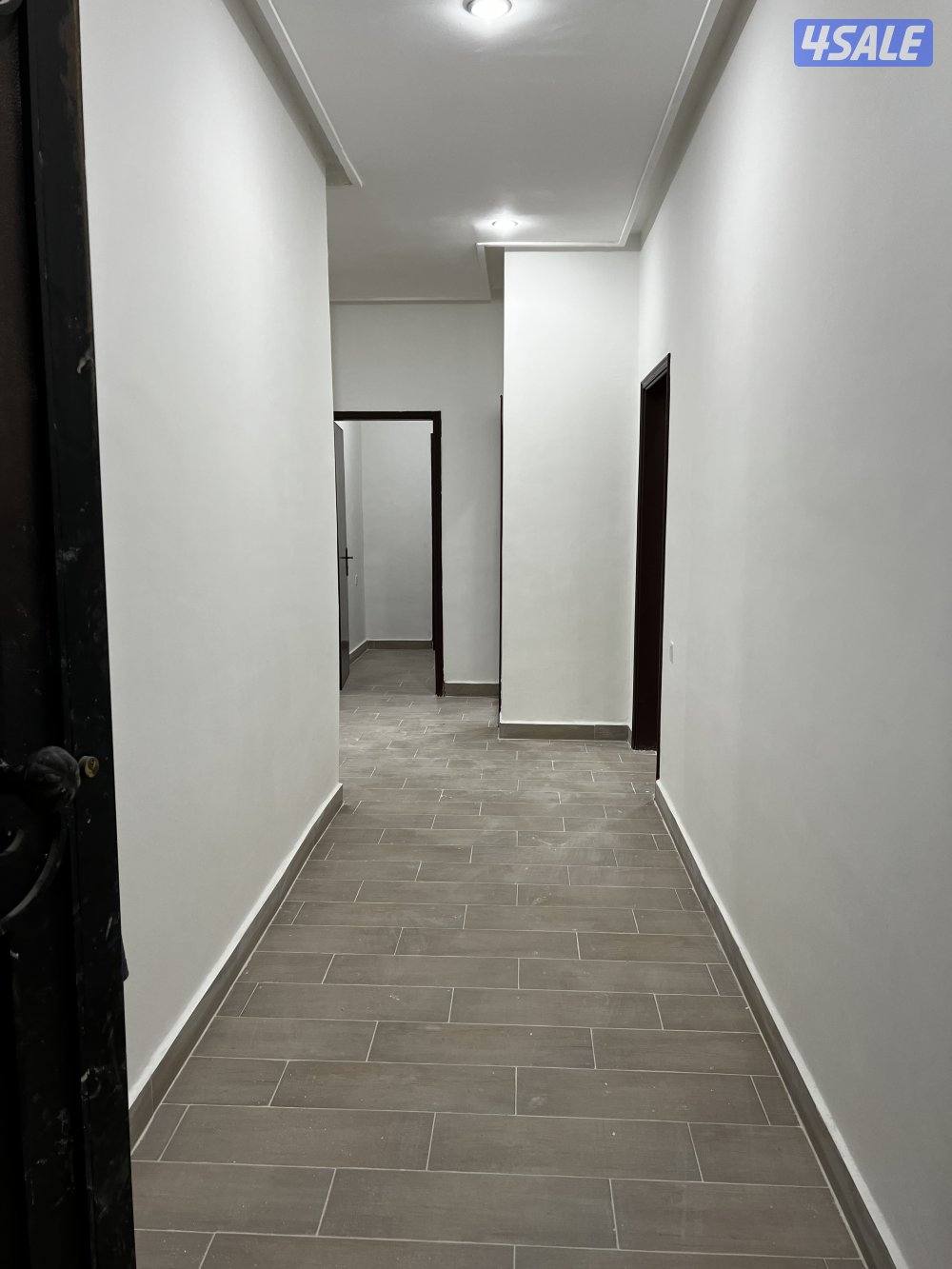 شقه للاجار موقع مميز جدا يوجد مصفطين مضللين مدخل ومخرج سهل ثلاث غرف3