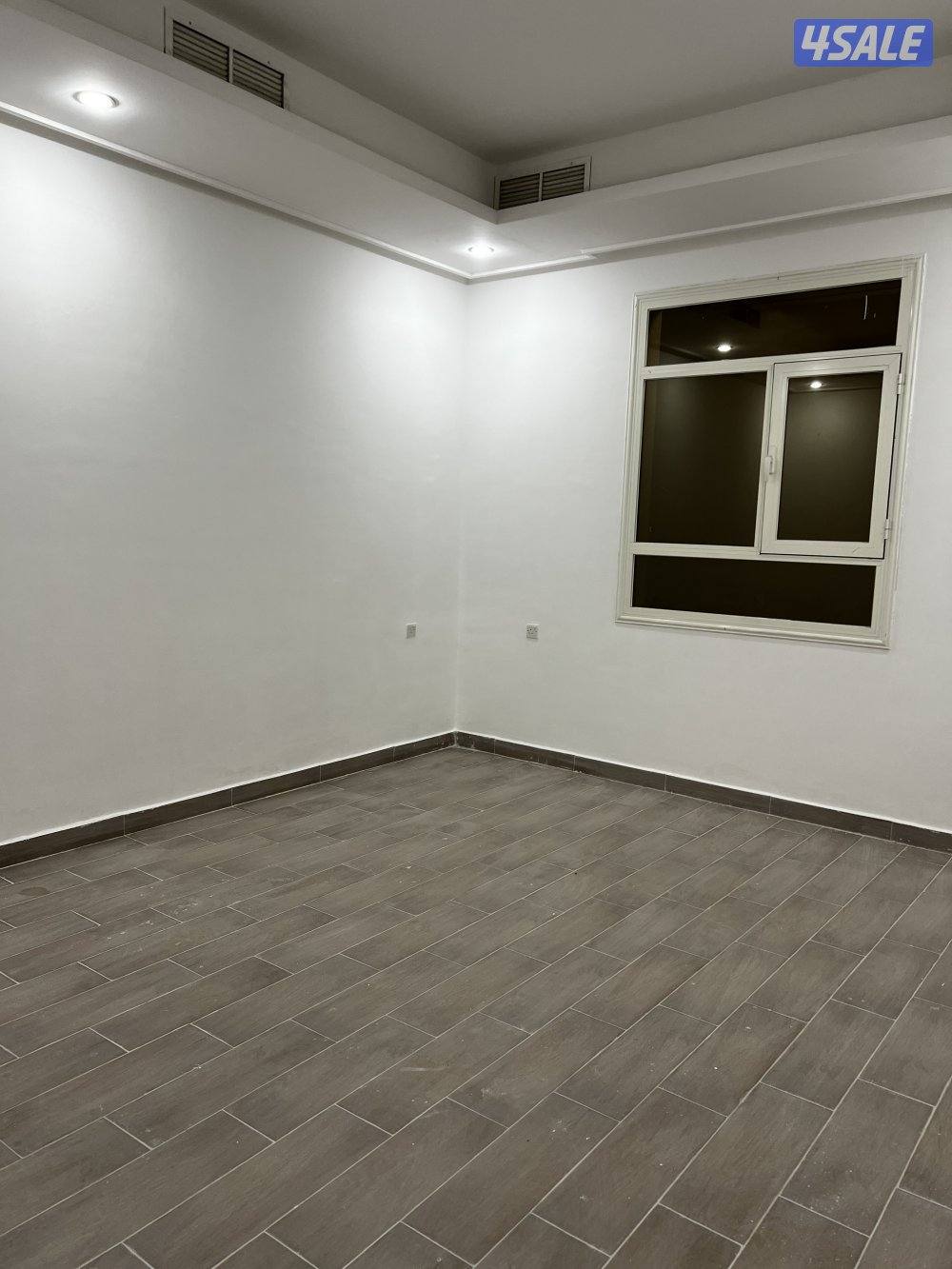 شقه للاجار موقع مميز جدا يوجد مصفطين مضللين مدخل ومخرج سهل ثلاث غرف4