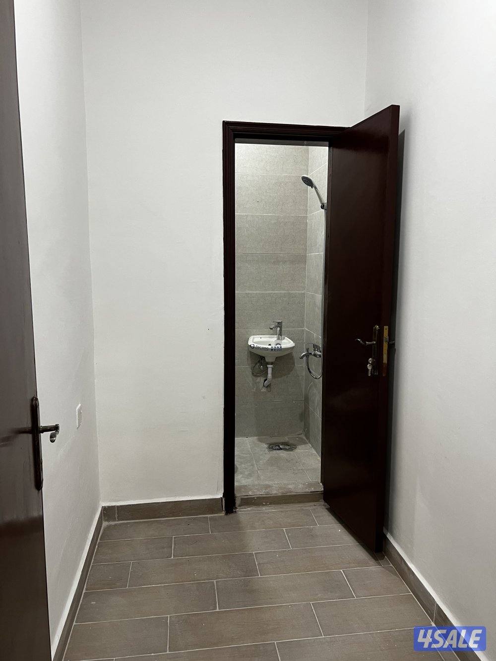 شقه للاجار موقع مميز جدا يوجد مصفطين مضللين مدخل ومخرج سهل ثلاث غرف7