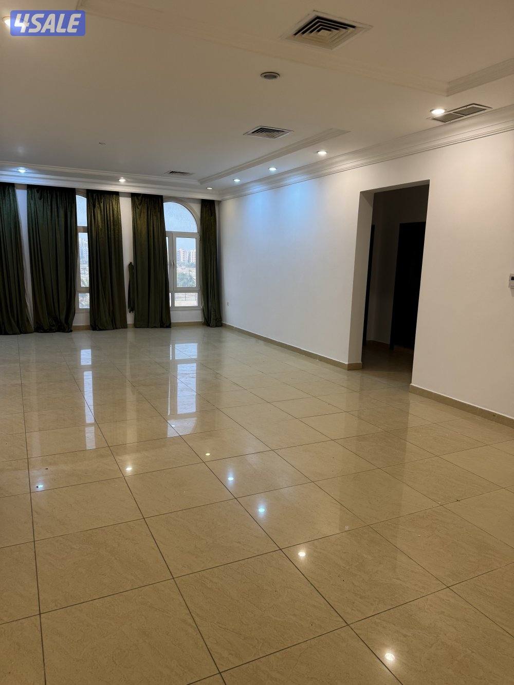 Super deluxe 3 bedroom large apartment with a view1