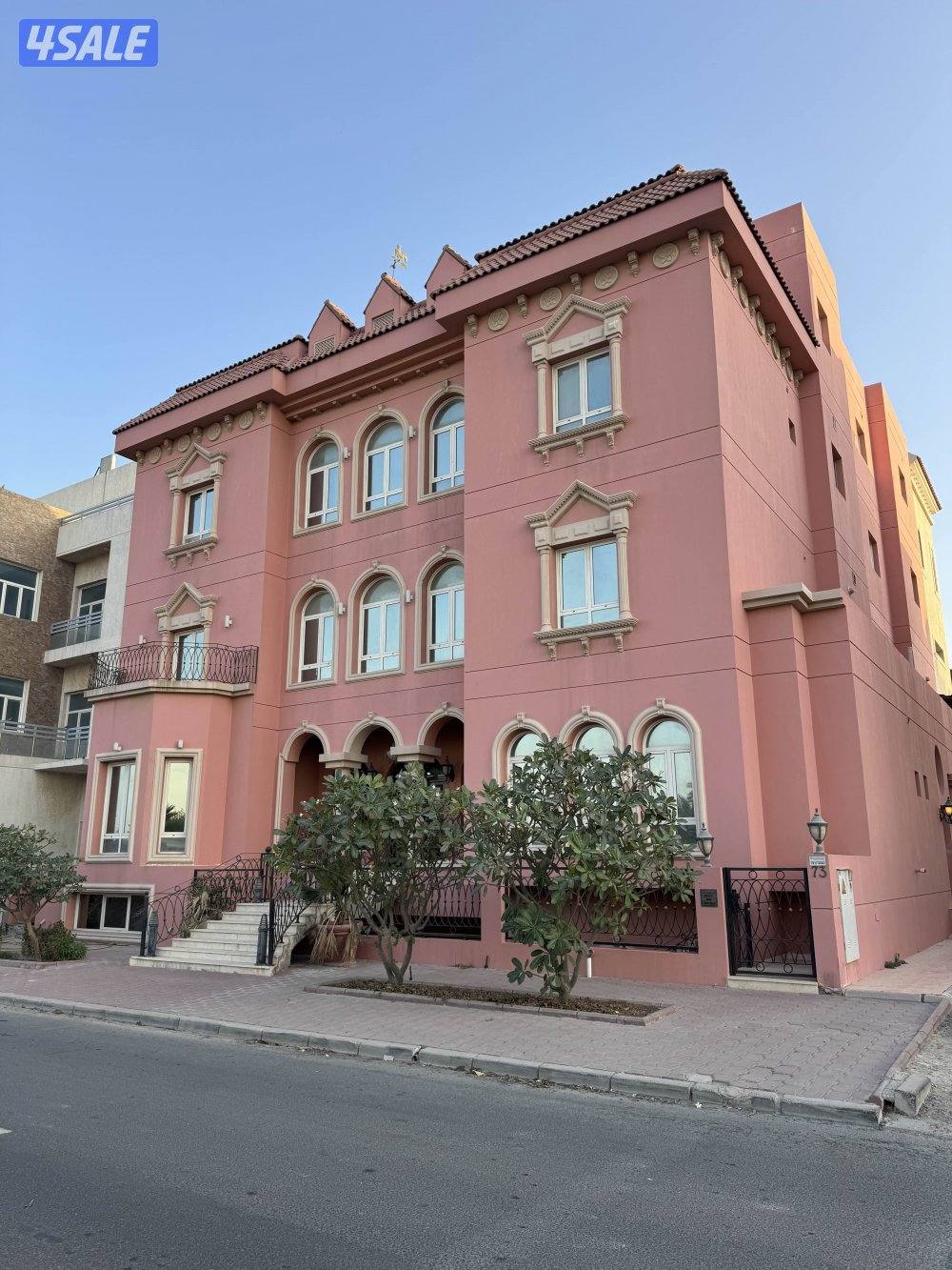 Super deluxe 3 bedroom large apartment with a view4