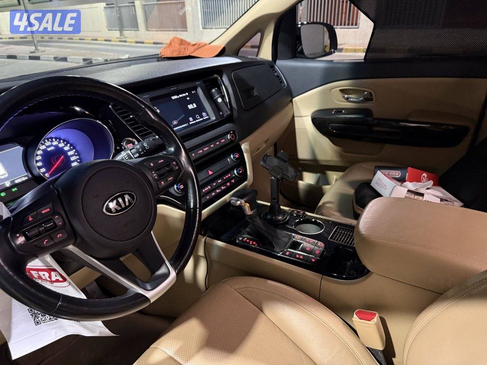 للبيع كيا كرنفال. هاي لموزين6
