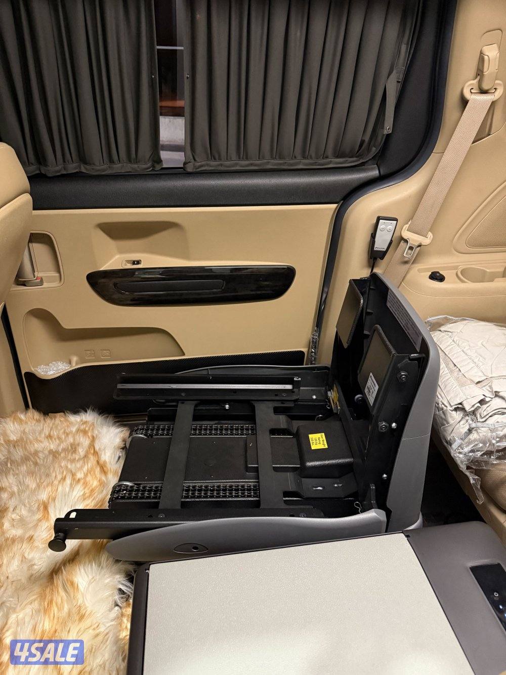 للبيع كيا كرنفال. هاي لموزين8