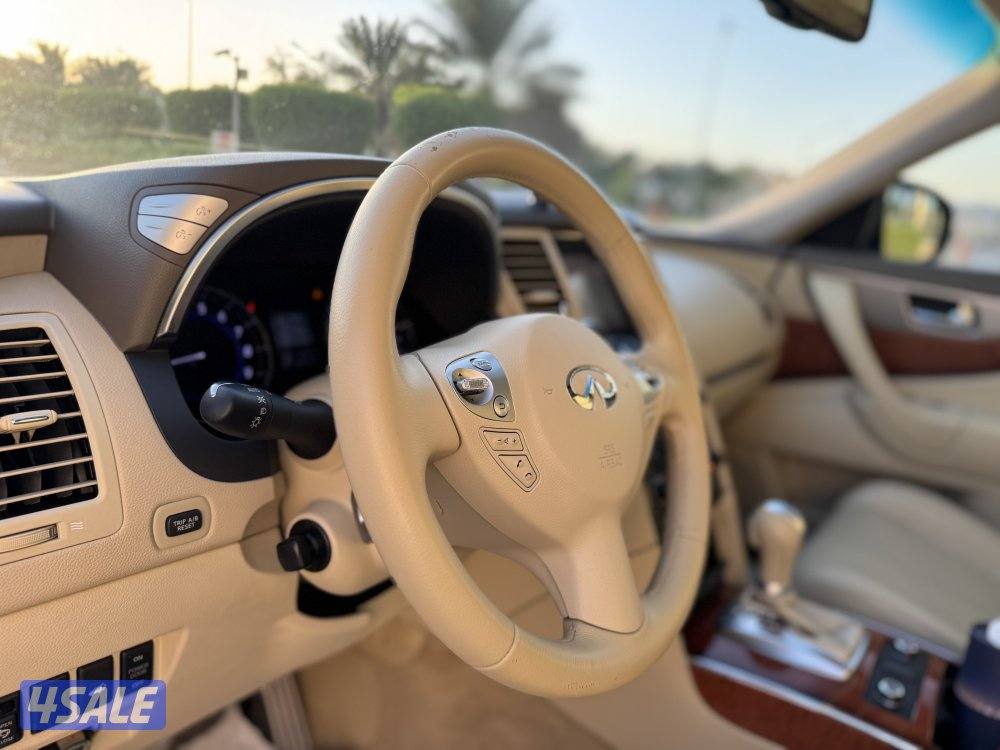 للبيع : آنفينيتي : QX 70 : موديل 2015 : عداد 99 الف كم2