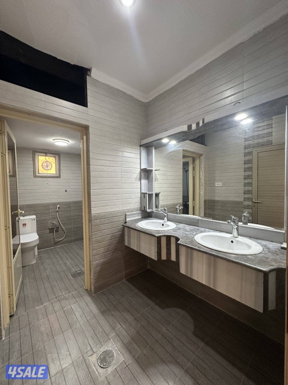 للإيجار دورين دوبلكس مجدد كامل قرب مسجد وفرع مدخل سهل من للسادس1