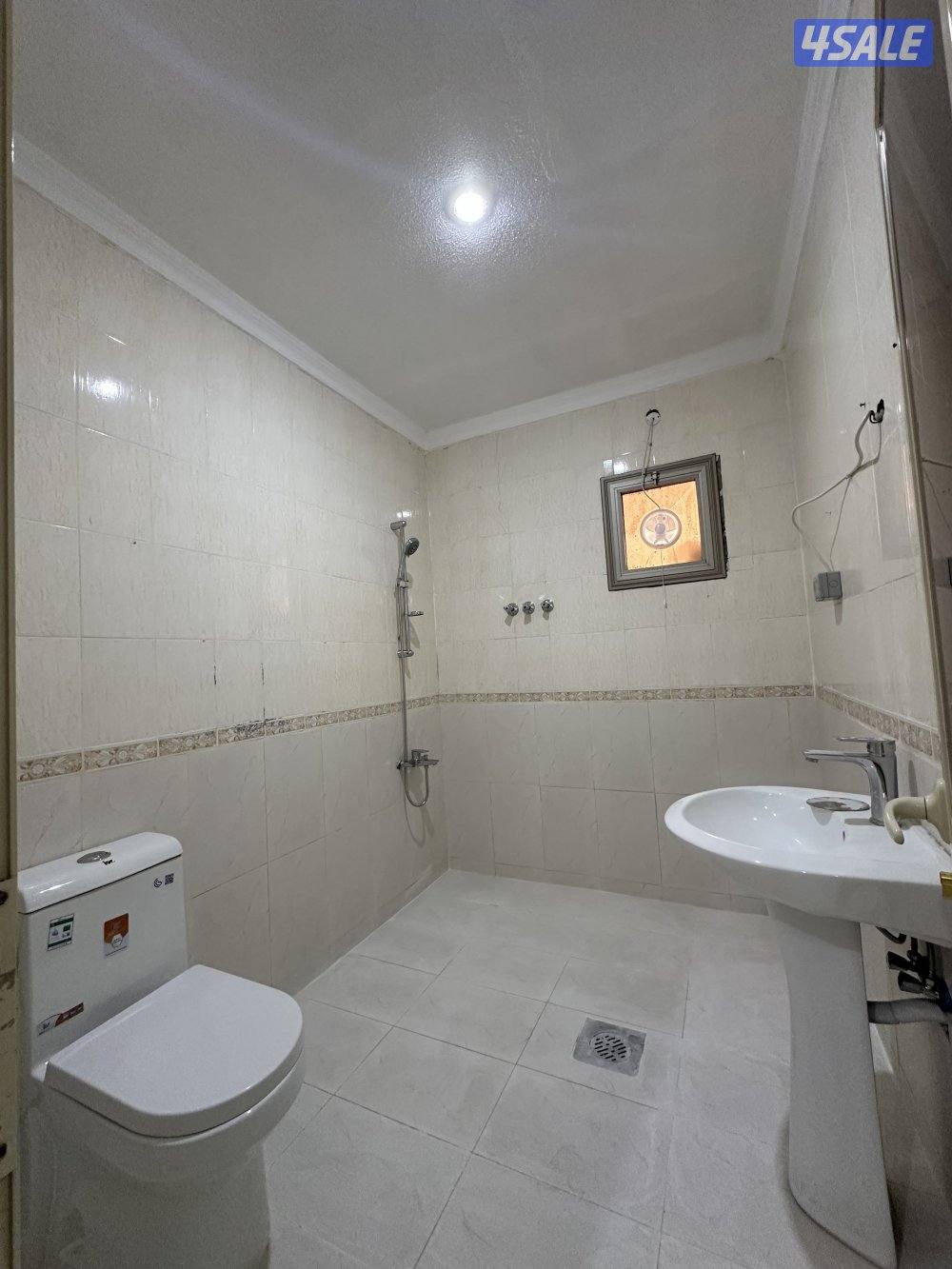 للإيجار دورين دوبلكس مجدد كامل قرب مسجد وفرع مدخل سهل من للسادس2