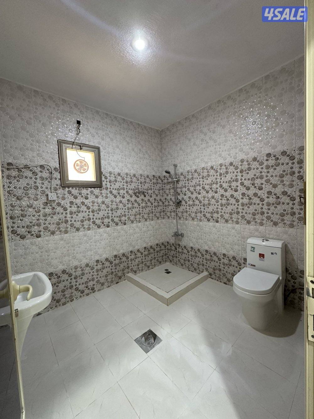 للإيجار دورين دوبلكس مجدد كامل قرب مسجد وفرع مدخل سهل من للسادس3