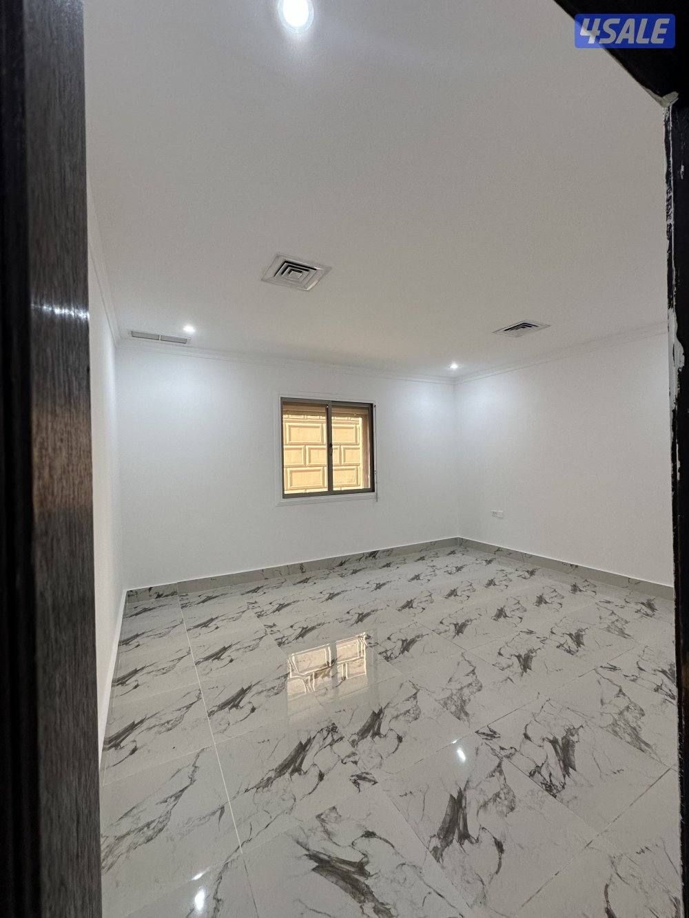 للإيجار دورين دوبلكس مجدد كامل قرب مسجد وفرع مدخل سهل من للسادس10