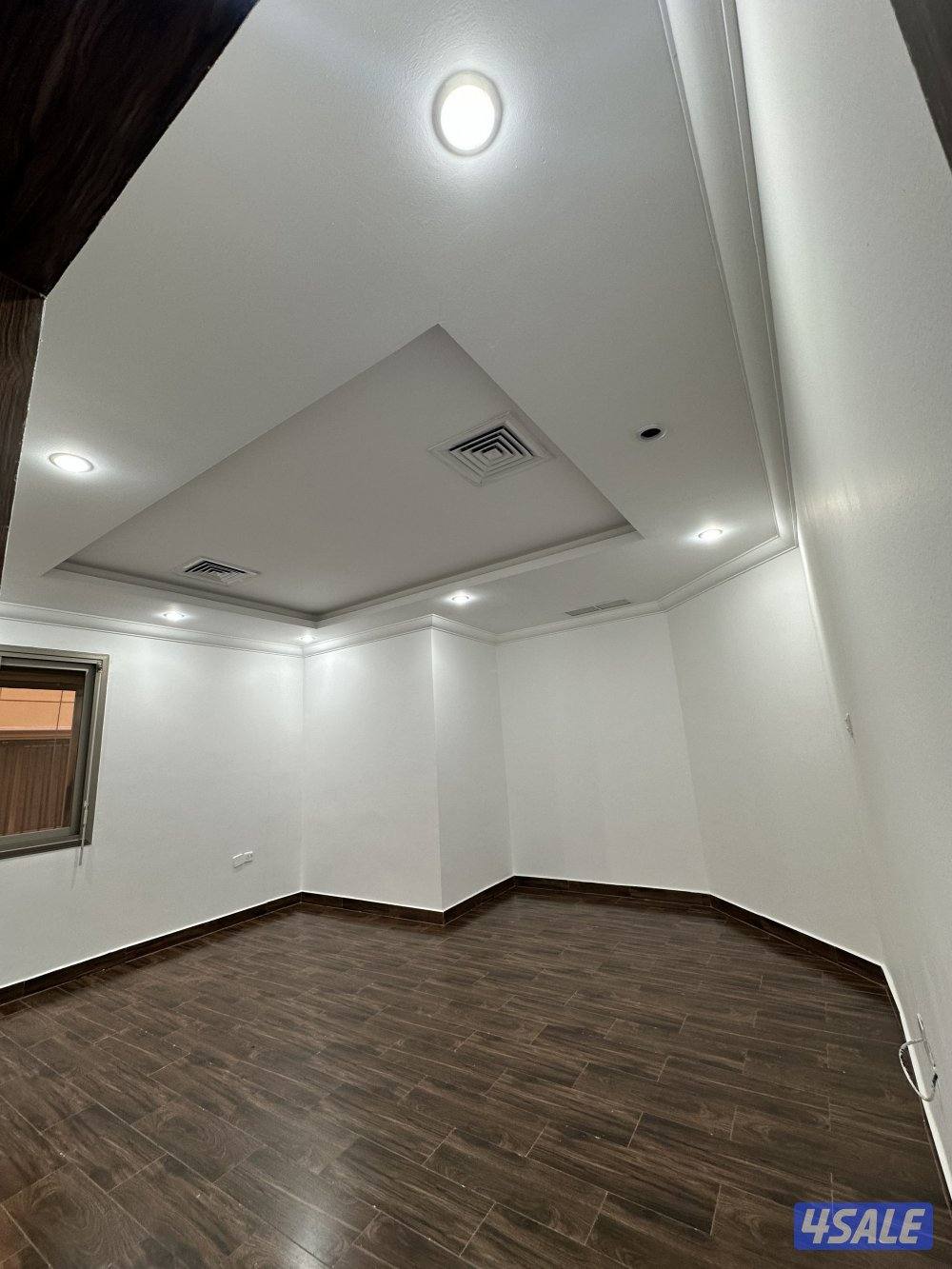 للإيجار دورين دوبلكس مجدد كامل قرب مسجد وفرع مدخل سهل من للسادس11