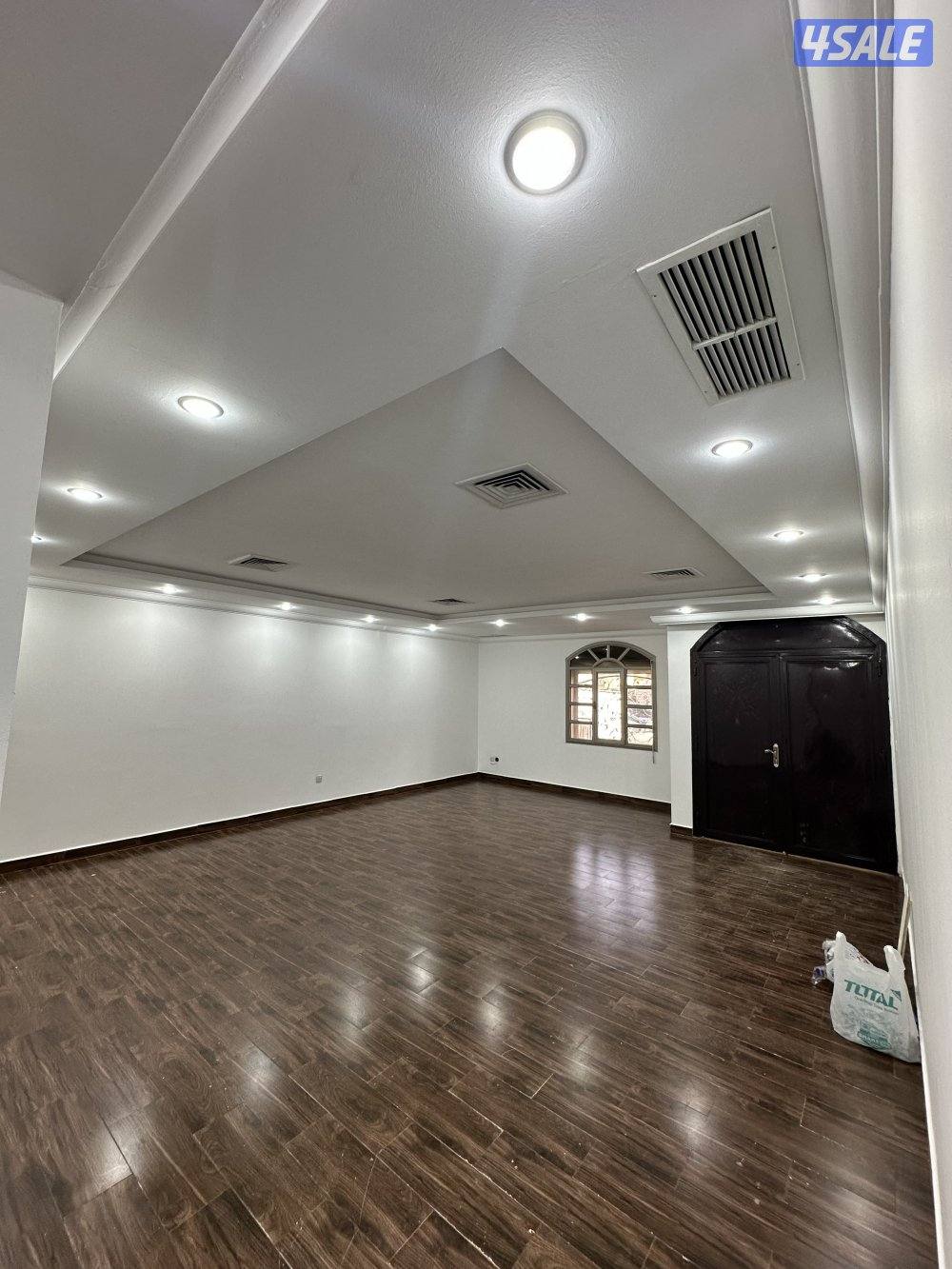 للإيجار دورين دوبلكس مجدد كامل قرب مسجد وفرع مدخل سهل من للسادس12