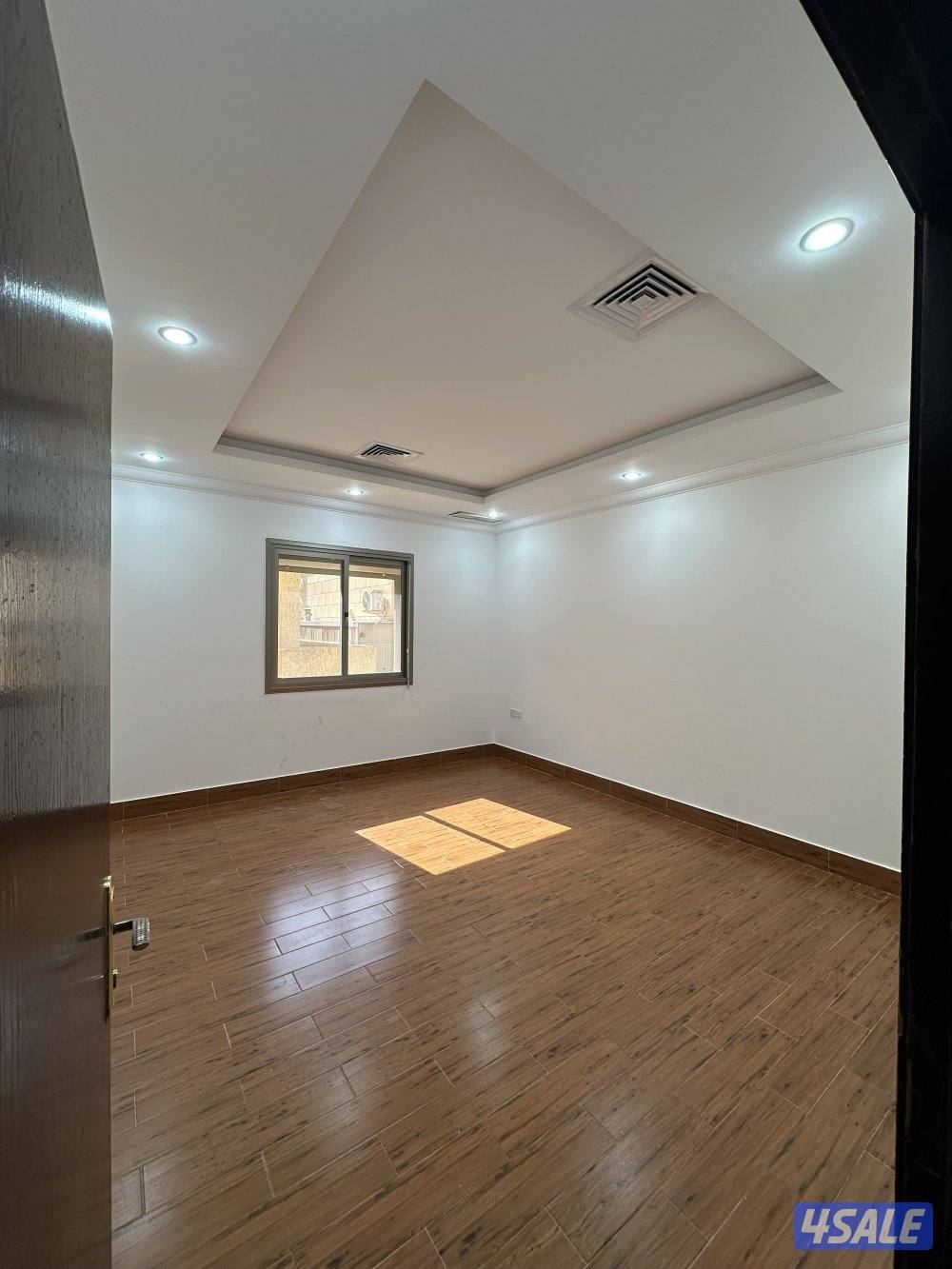 للإيجار دورين دوبلكس مجدد كامل قرب مسجد وفرع مدخل سهل من للسادس14