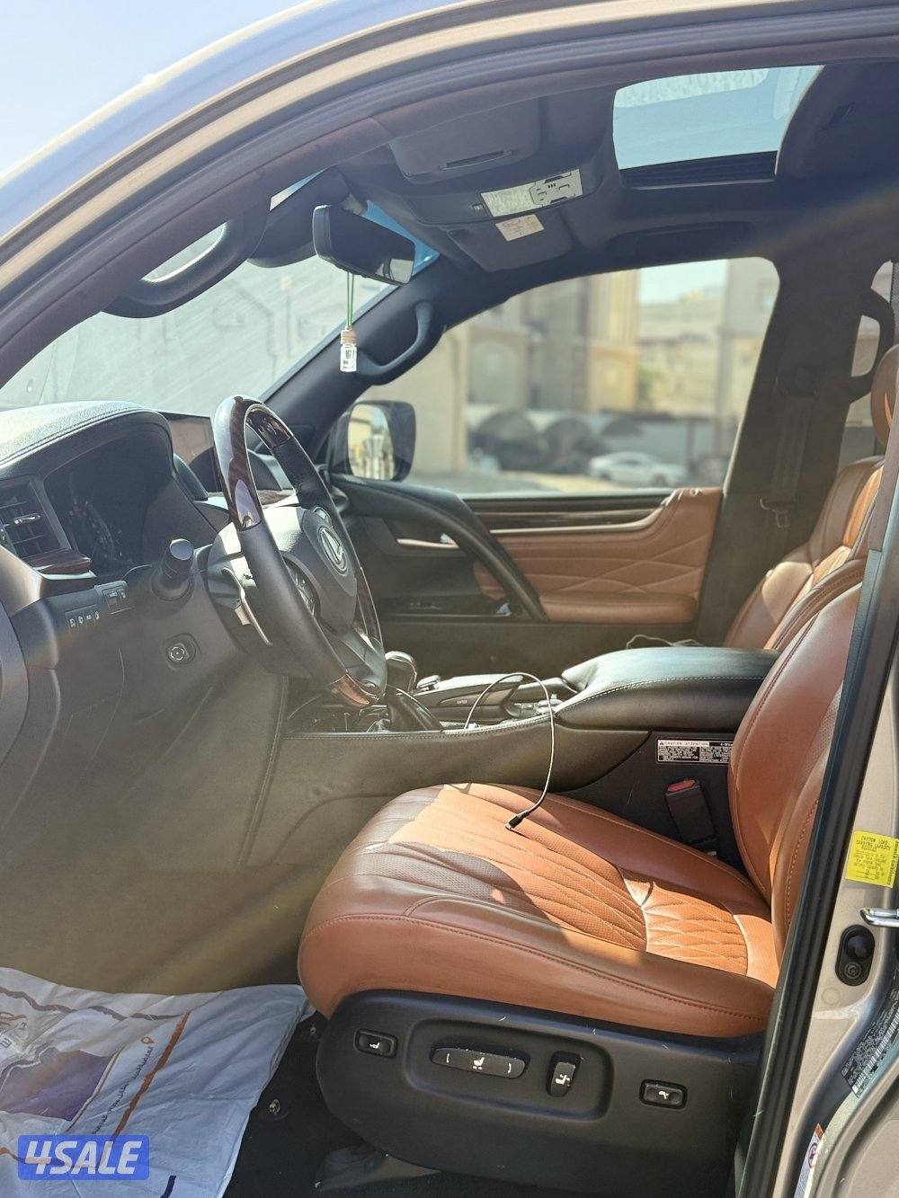 للبيع LX570s ماشي 225 بحاله جيده جداً2