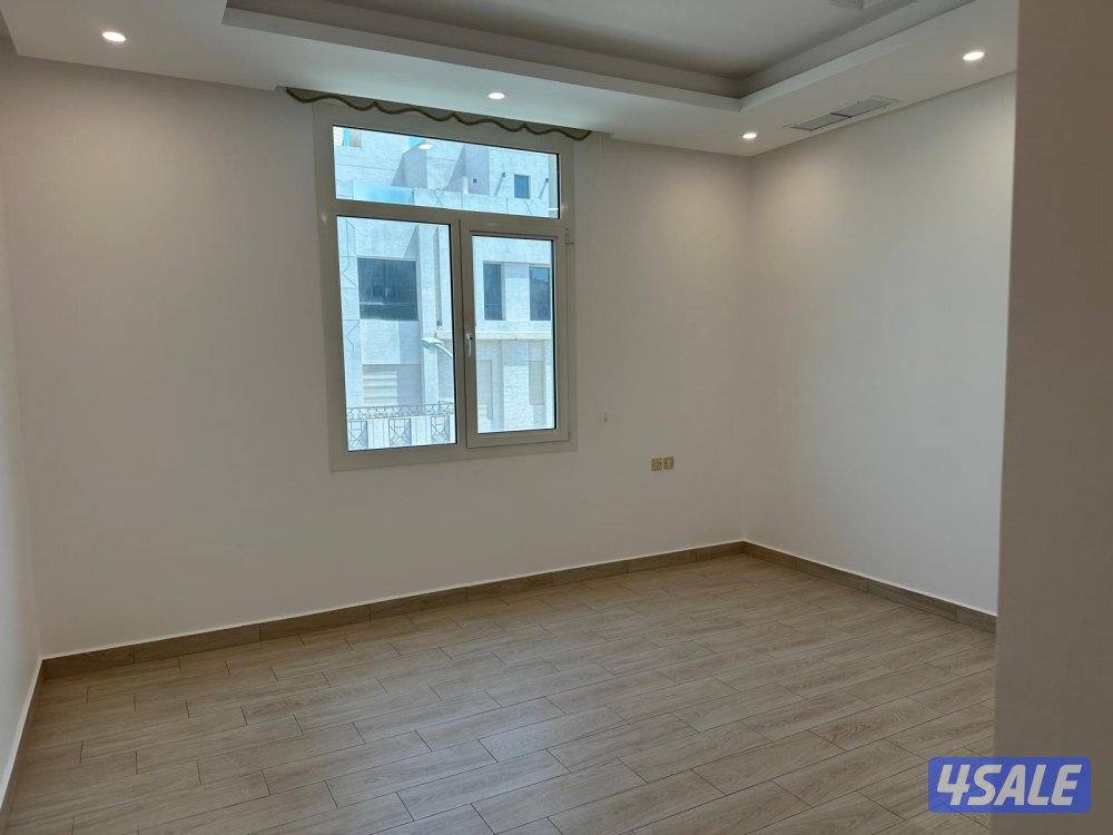 للإيجار شقة في غرب عبدالله مبارك0