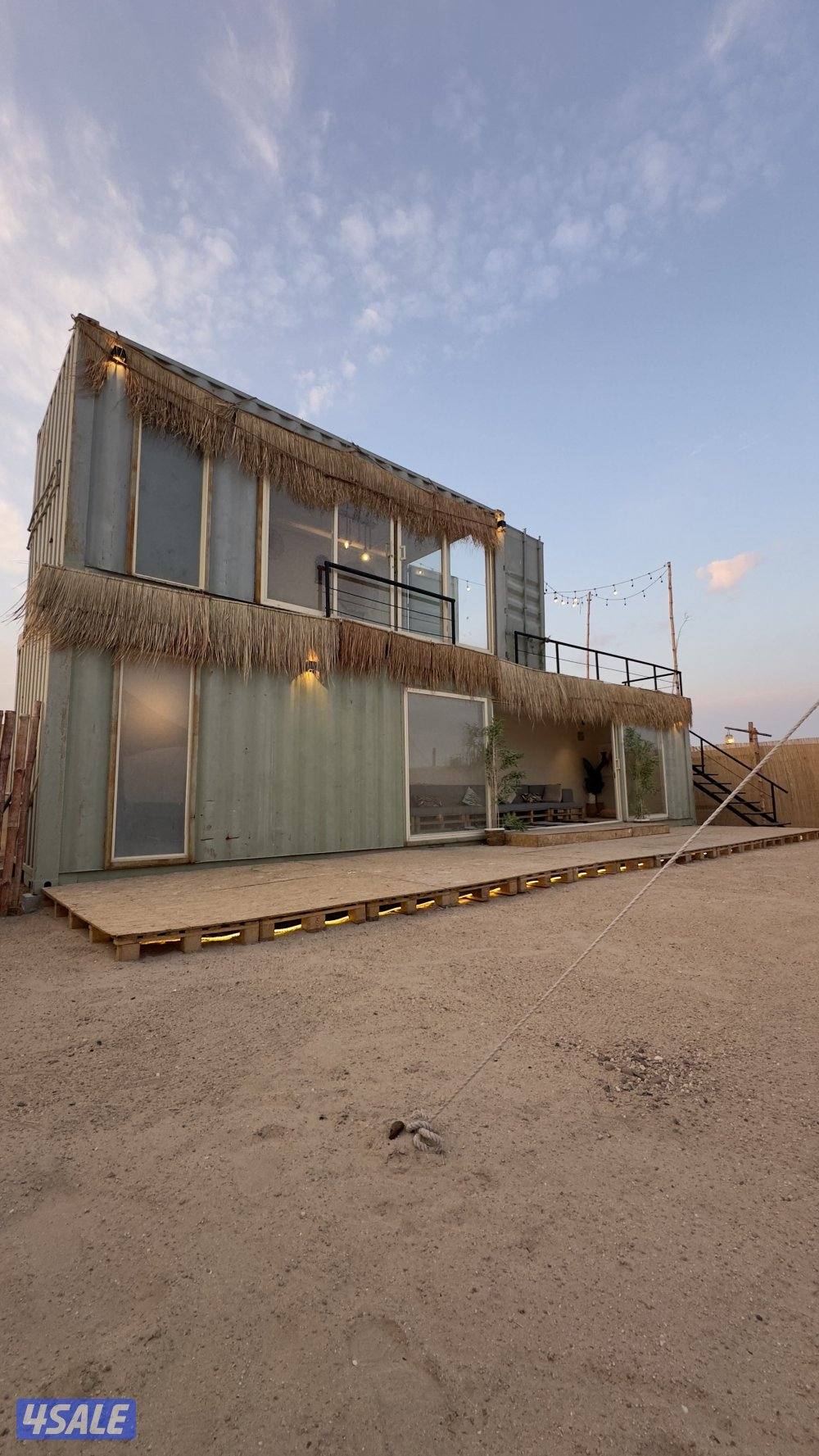 للبيع عدد 2 شاليهات متنقله (كونتينرات) مع اغراض المخيم0