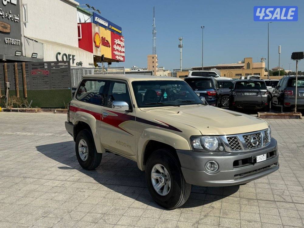 للبيع سفاري موديل ٢٠١٢ ماشي ٣٠٠ شرط الفحص0