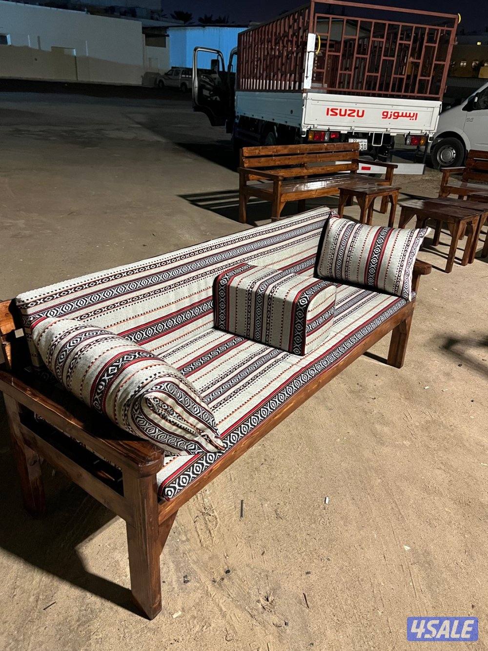 اللبيع كراسي حديد +كراسي خشب +كراسي حديد ملبس خشب مع فرش وطربال0