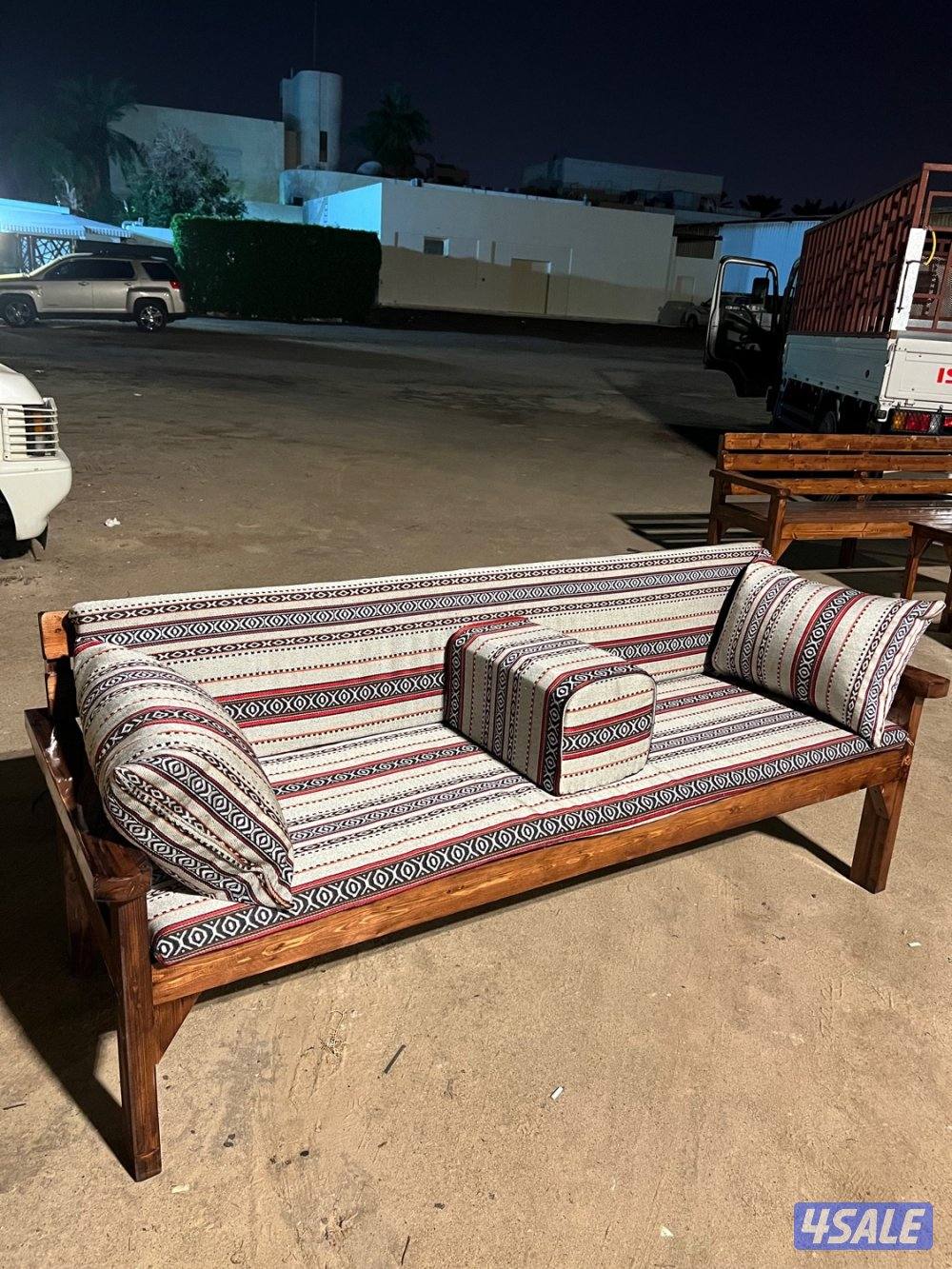 اللبيع كراسي حديد +كراسي خشب +كراسي حديد ملبس خشب مع فرش وطربال8