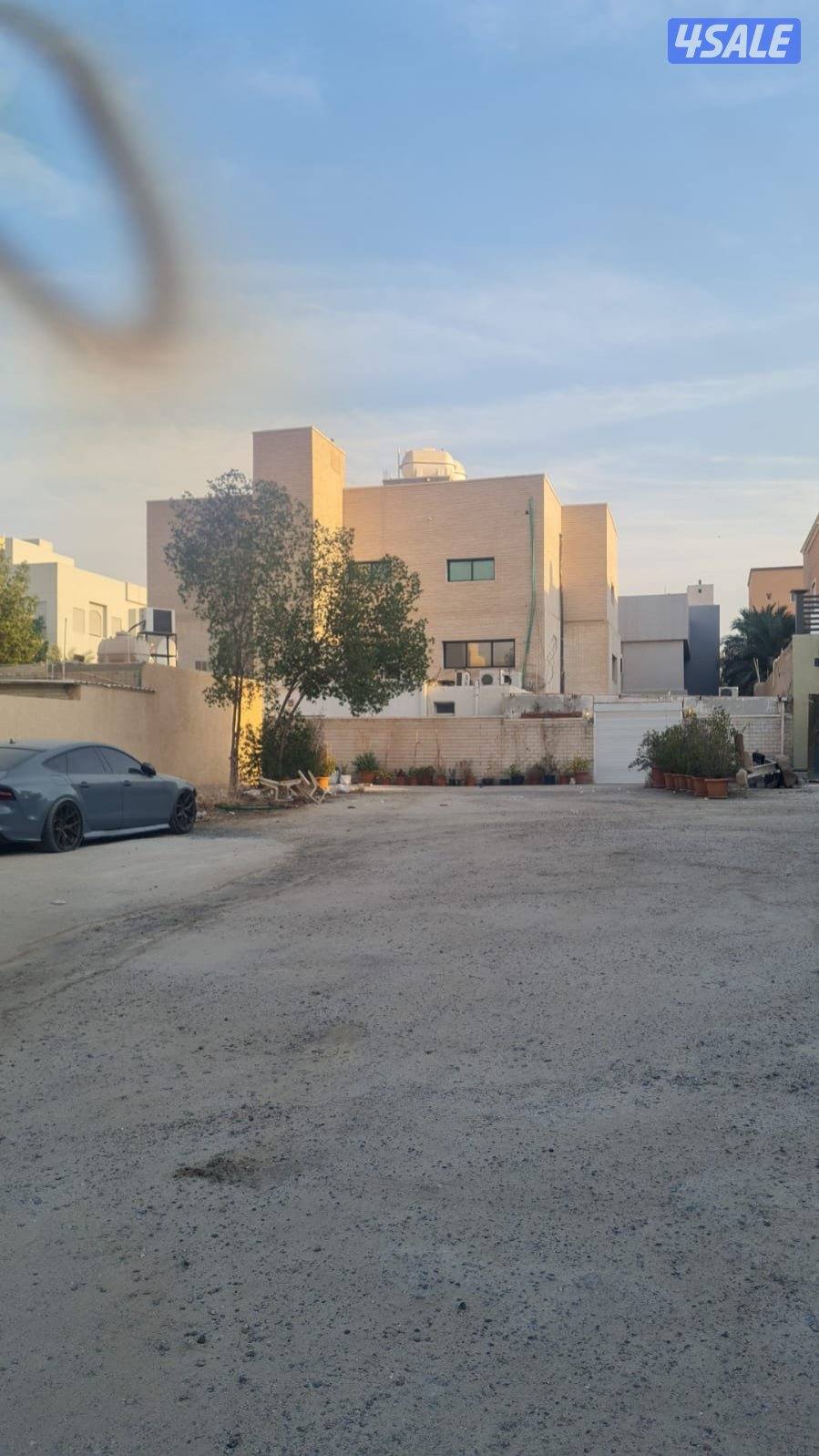 للبيع بيت بالنزهه ٣ادوار زاويه ارتداد ٧٥٠متر0