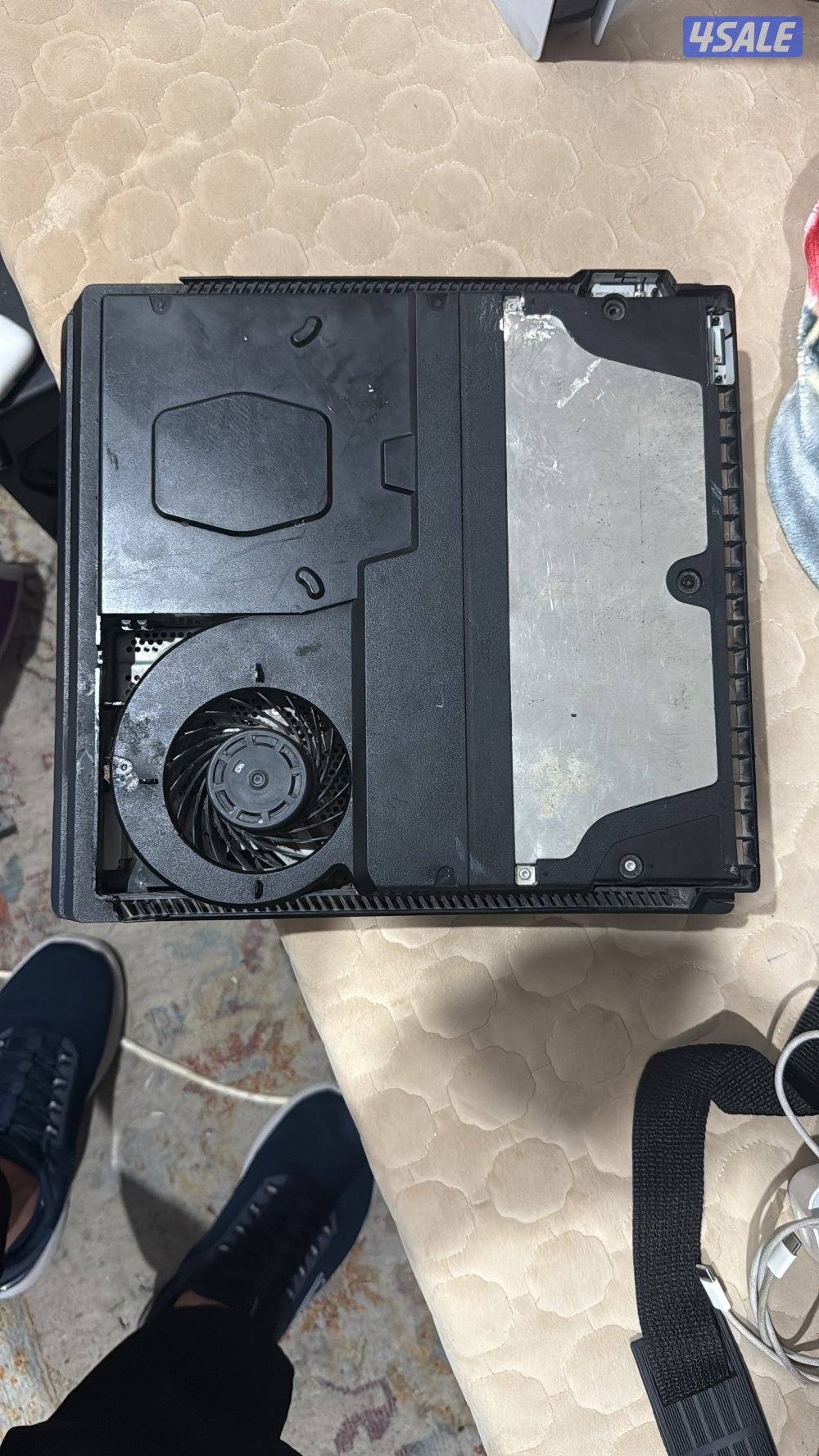 نشتري سوني فور وسوني فايف مستعمل حتي لو سكراب وهم التوصيل مجاني1