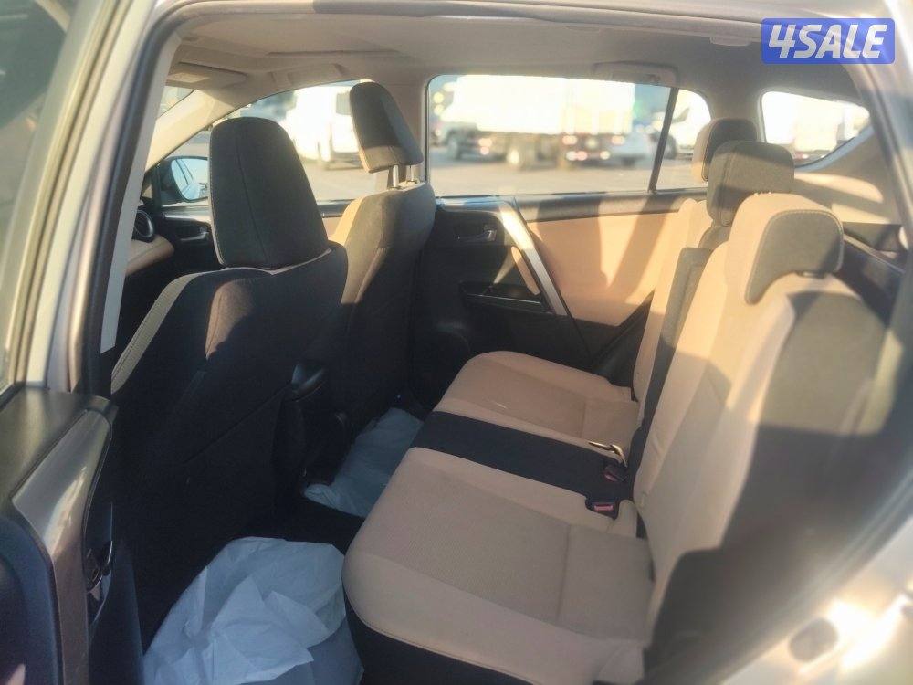 راف 4 موديل 2018 فضي عداد ٩٤ الف فتحه دبه هيدروليك بحاله ممتازة8