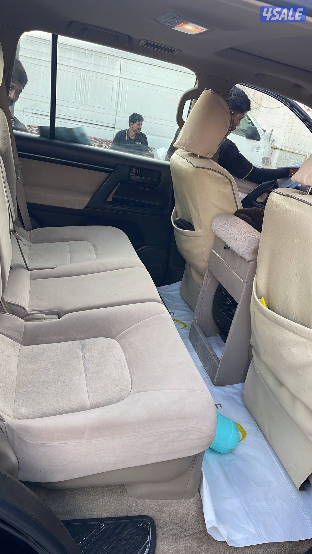 لاندكروز ٨ سنلد الساير ، فيه اصباغ متفرغه والشاصي لايعطي جيد اثر مطب3