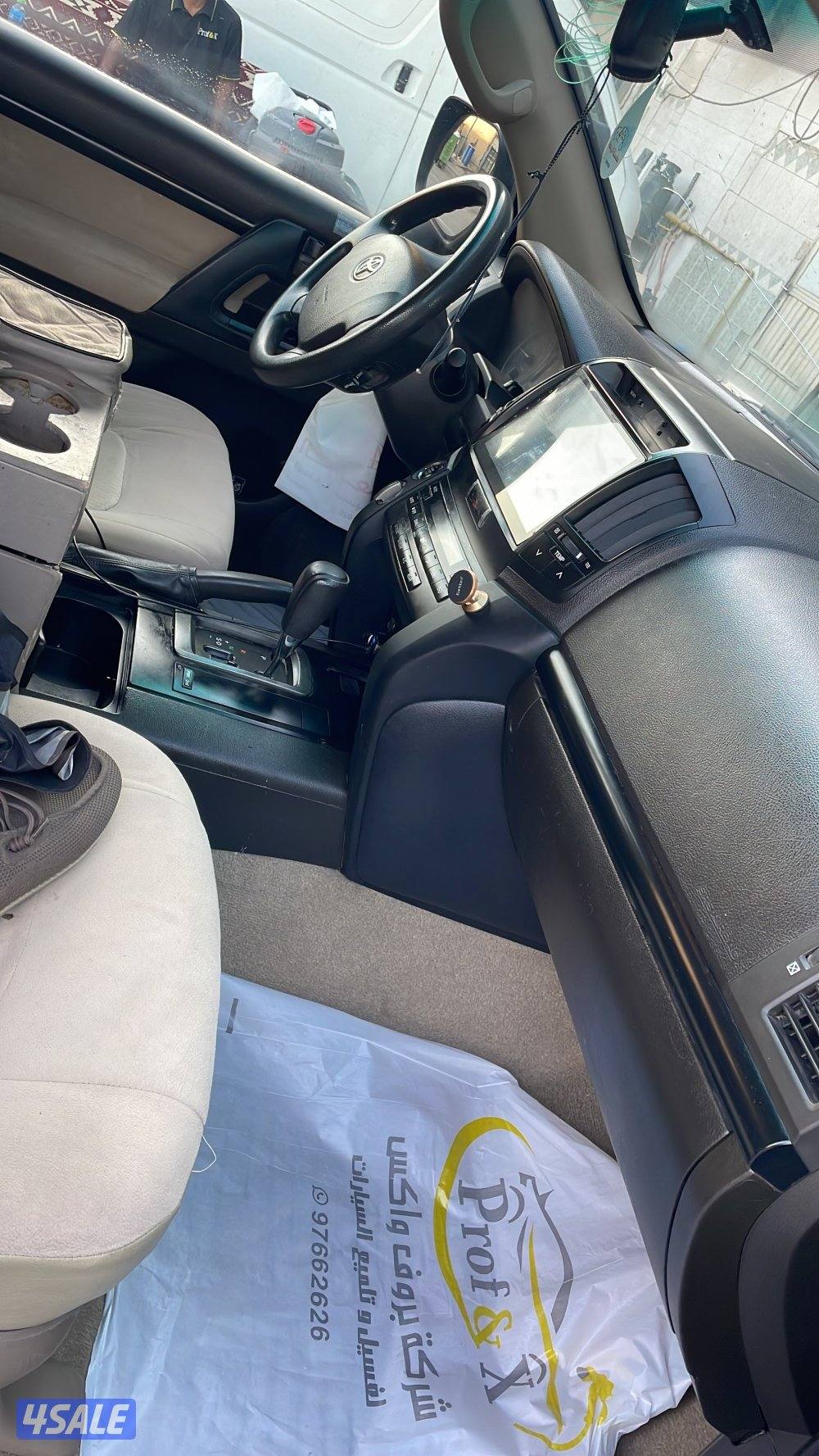 لاندكروز ٨ سنلد الساير ، فيه اصباغ متفرغه والشاصي لايعطي جيد اثر مطب4