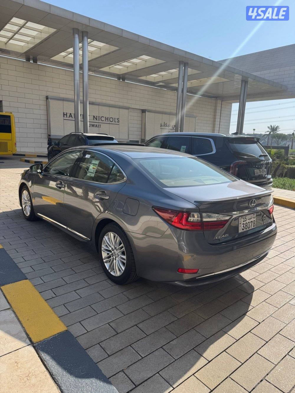 لكزس ES250  الساير بحاله نادره عداد (30) الف كم3