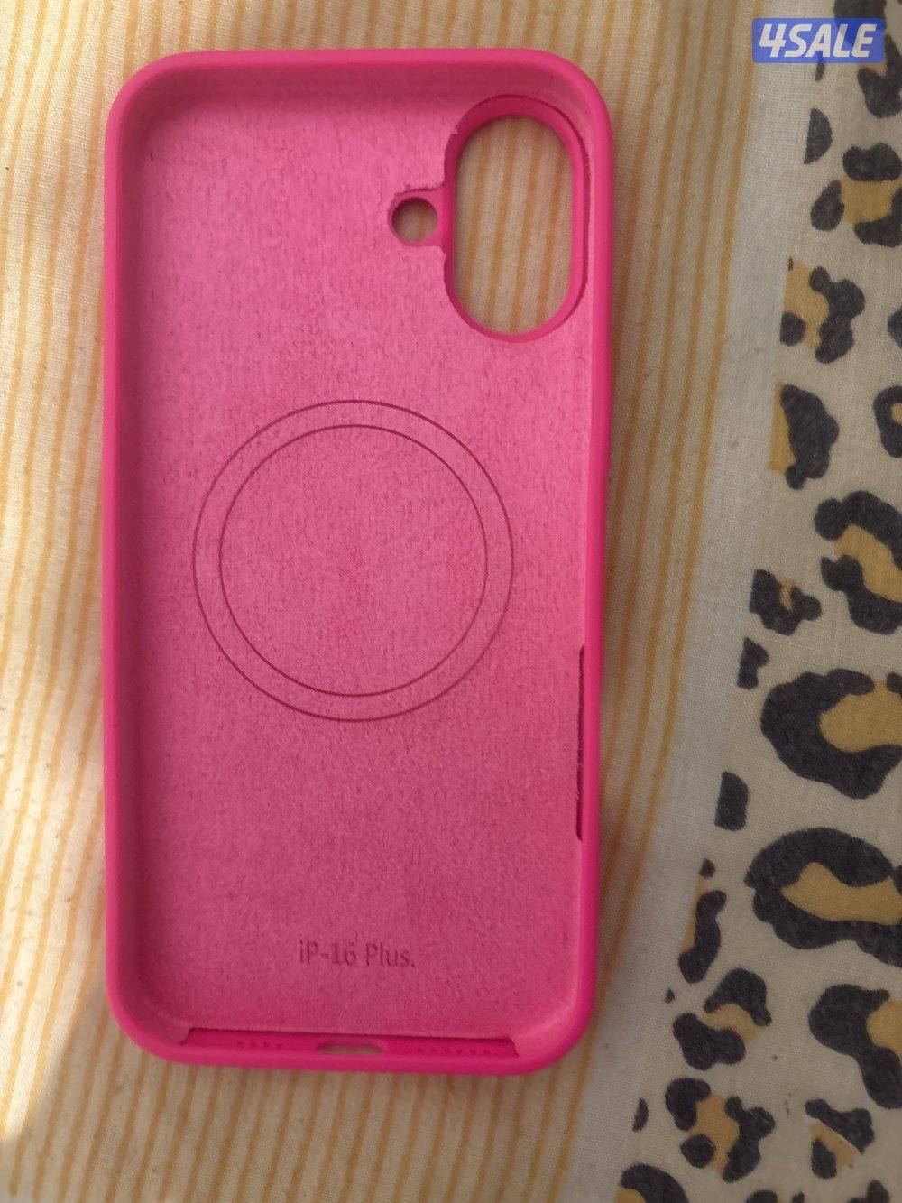 كفرات ايفون ١٦ بلس واحد منهم ماركة و كلهم شبه جديد ما فيهم شيء3