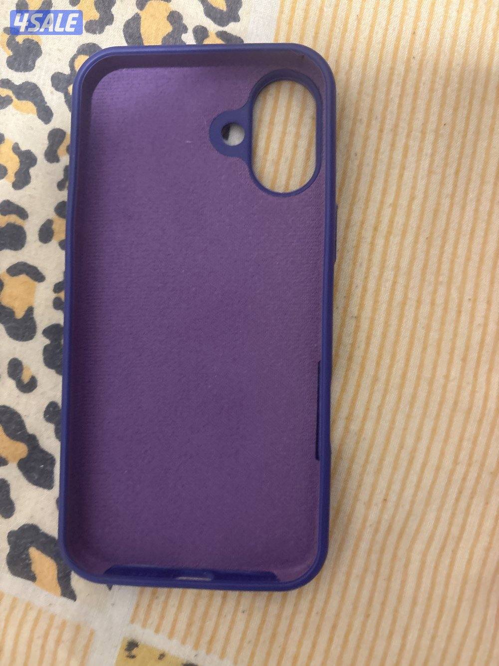 كفرات ايفون ١٦ بلس واحد منهم ماركة و كلهم شبه جديد ما فيهم شيء5