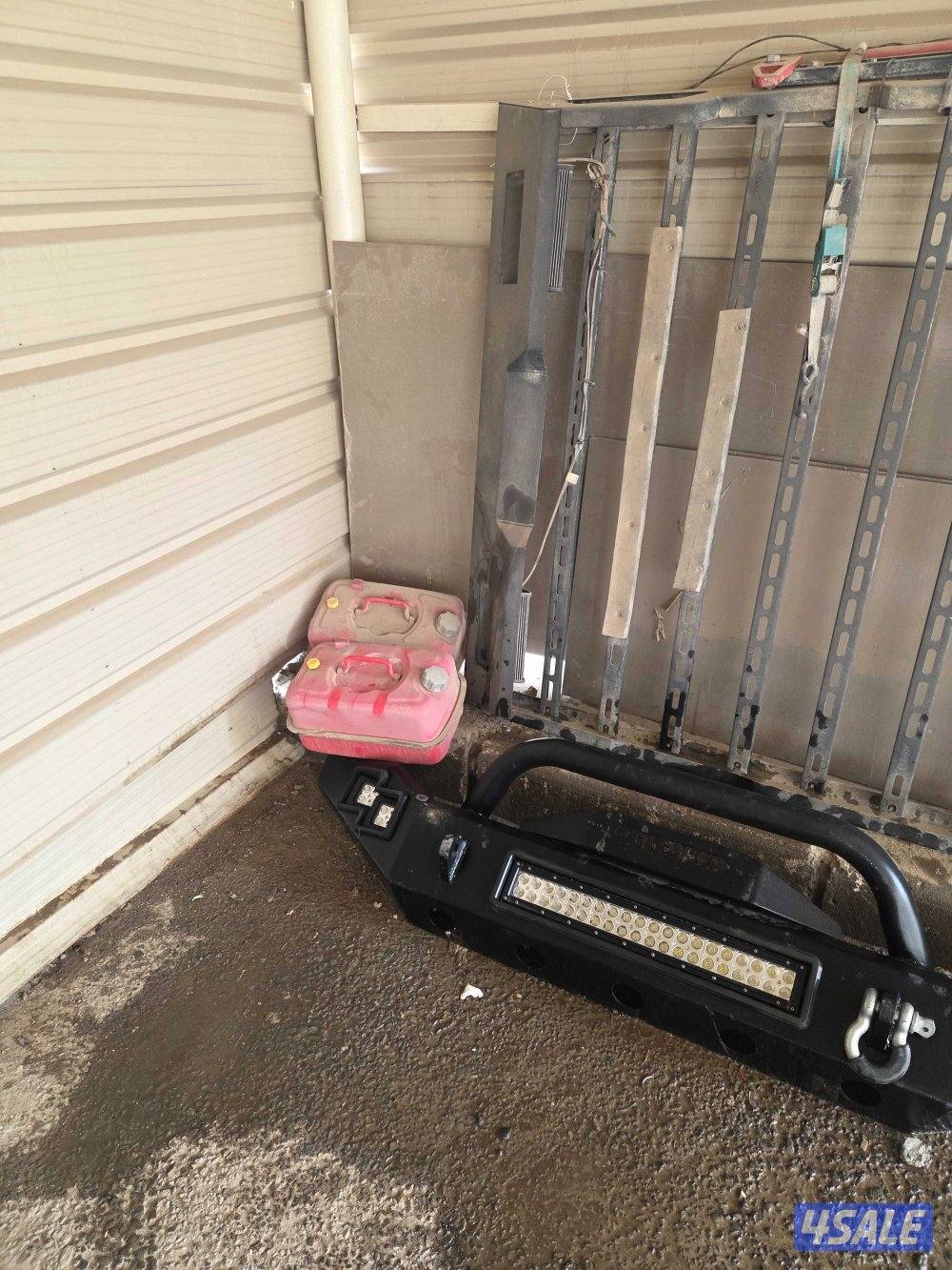 دعاميه جيب رانجلر نظيفه مع سله وجيك وعدد ٢ درام2