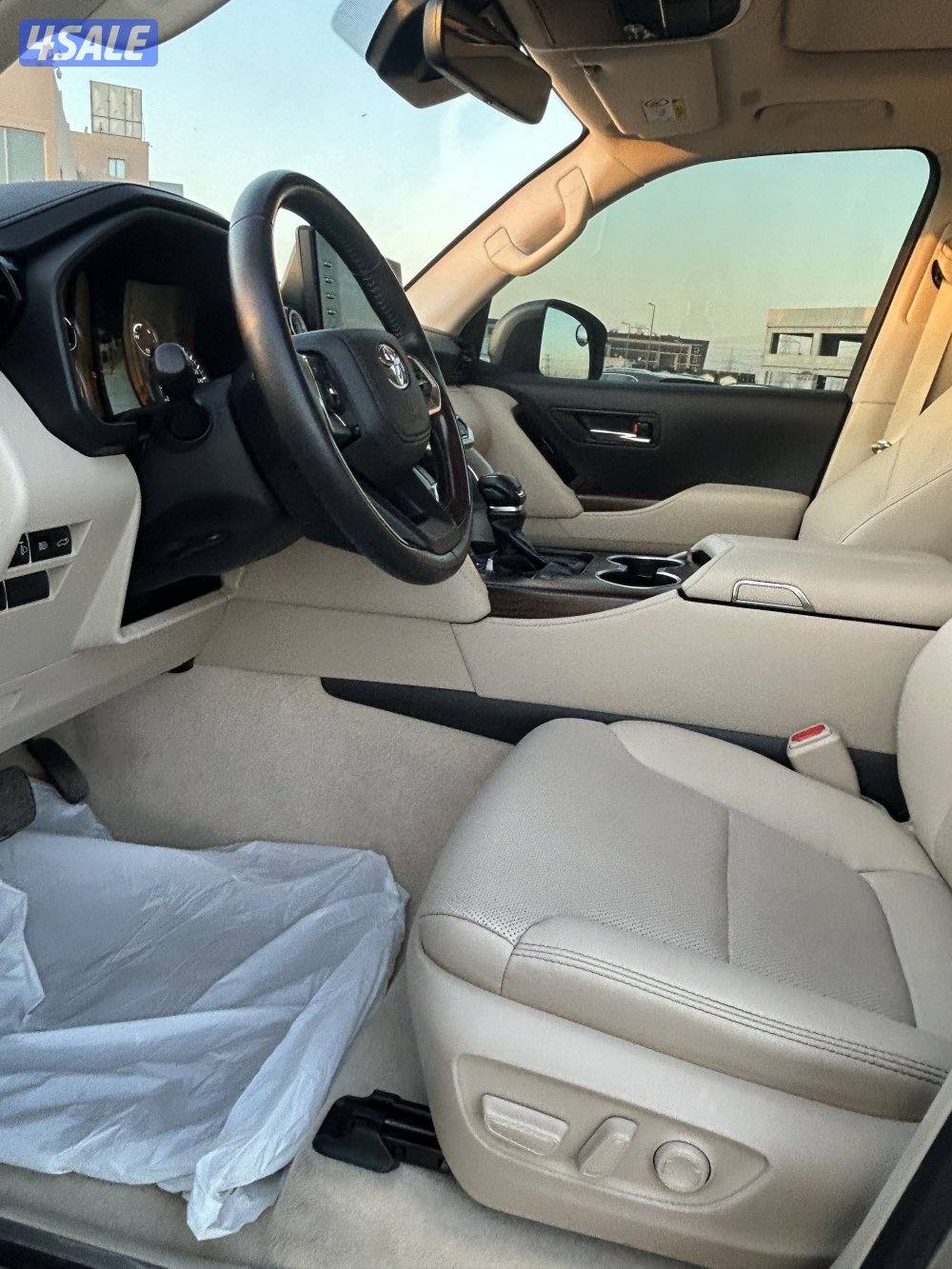 للبيع لاند كروزر GXR ايرو8